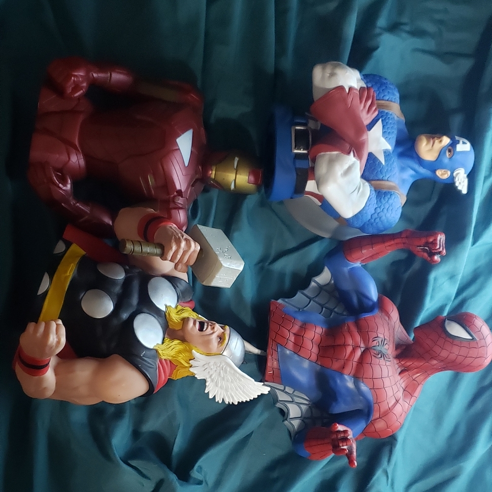 Marvel Bust Piggy Bank bundle